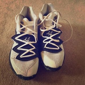 Nike Kyrie 5 shoes